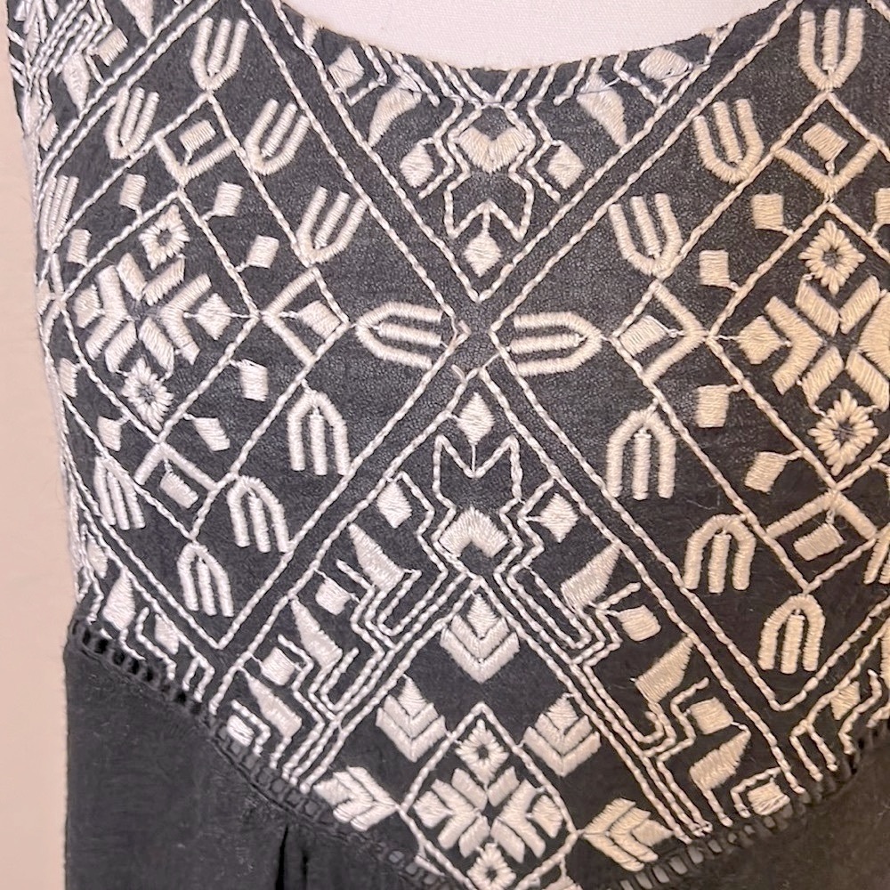 Lucky Brand Black Sleeveless Tank Top with Graphic Asymmetrical Design - Picture 5 of 11